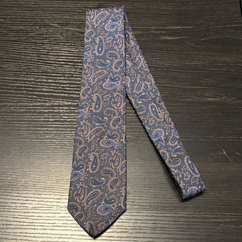 Elegant Paisley Men's Tie in Blue and Brown